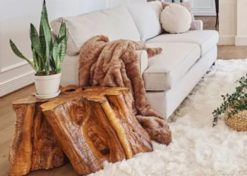 What Makes Tree Stump Side Table A Unique Piece of Fantastic Art?