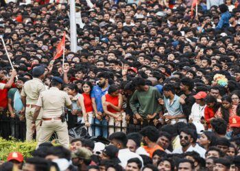 Crowd chaos during RCB victory celebration stampede in Bengaluru after IPL 2025 win