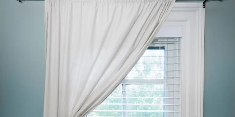 Which Blinds And Curtains Are Good If You are Renting Home?
