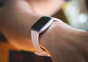 Smartwatch wearable sensor used for anxiety monitoring and biofeedback therapy